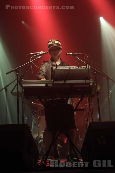 AV OKUBO - 2015-04-20 - PARIS - La Machine (du Moulin Rouge) - 